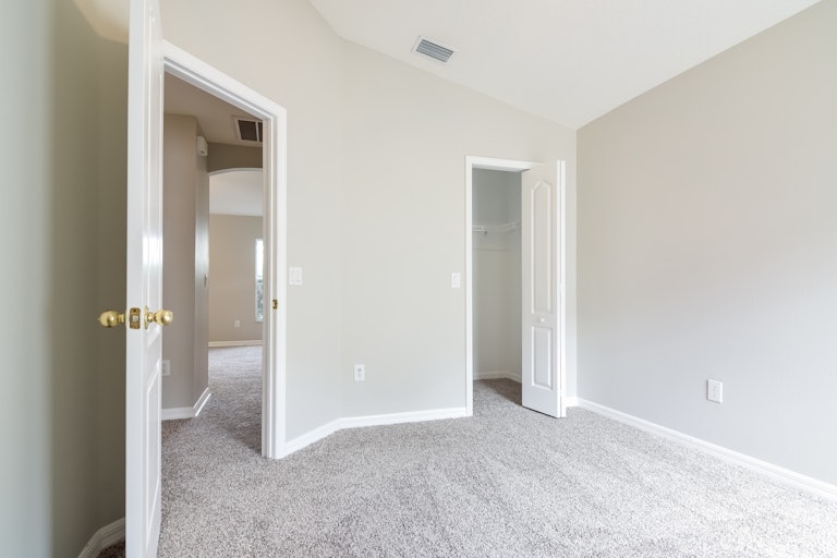 Photo 18 of 25 - 1620 Marsh Wood Dr, Seffner, FL 33584