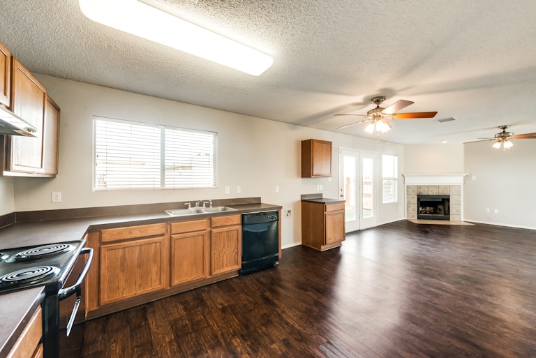 Photo 8 of 23 - 3332 Tobago Rd, Fort Worth, TX 76123
