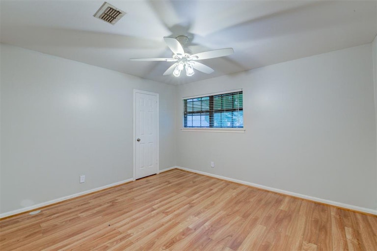 Photo 18 of 26 - 931 Daria Dr, Houston, TX 77079