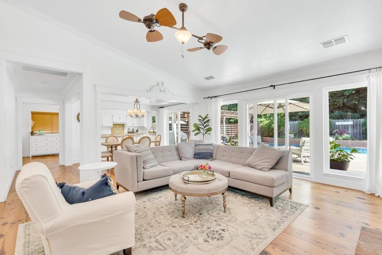 Photo 11 of 44 - 9245 Laguna Lake Way, Elk Grove, CA 95758