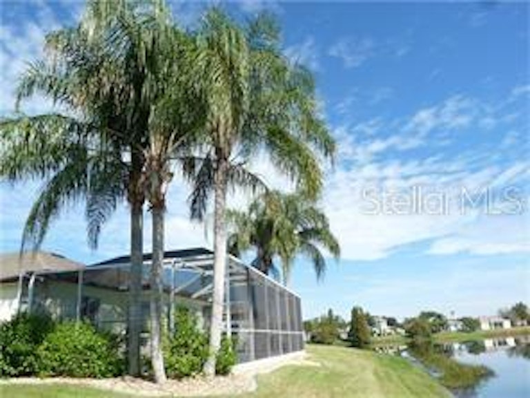 Photo 3 of 19 - 3320 Songbird Ln, Lakeland, FL 33811