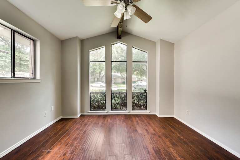 Photo 3 of 37 - 2825 Prairie Creek Dr, Plano, TX 75075