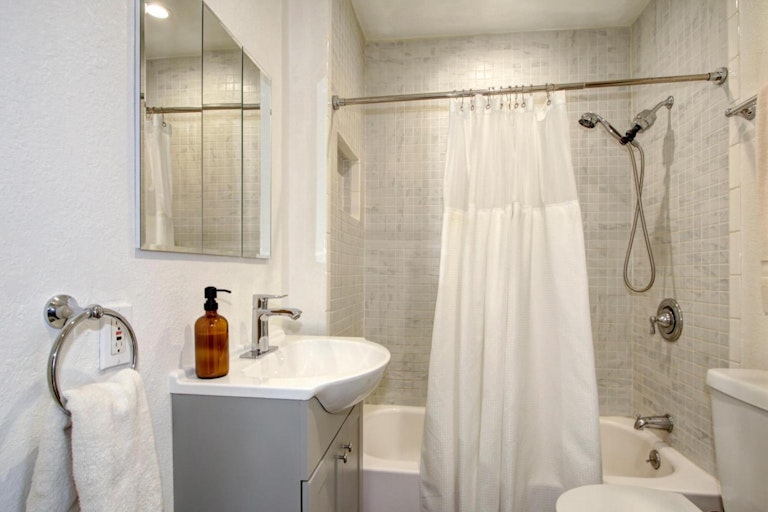 Photo 19 of 36 - 3808 32nd St, Sacramento, CA 95820