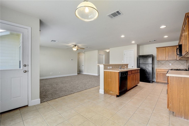 Photo 8 of 40 - 495 Sandstone Trl, Buda, TX 78610