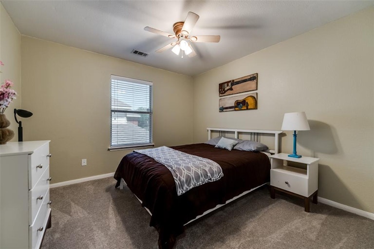 Photo 24 of 40 - 8801 Clearlake Dr, Rowlett, TX 75088