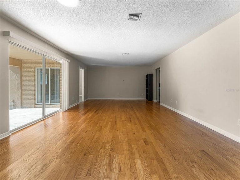 Photo 8 of 22 - 6739 Parson Brown Dr, Orlando, FL 32819