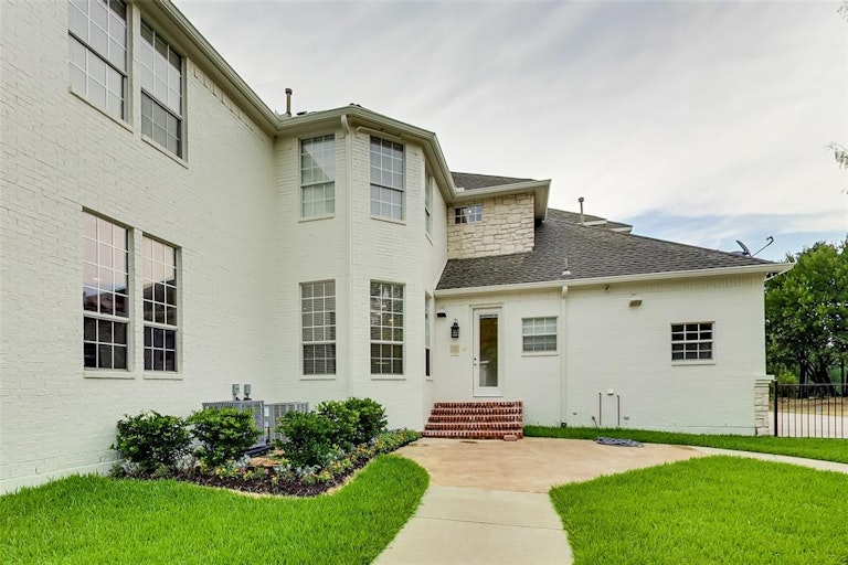 Photo 40 of 40 - 2414 Diamond Point Dr, Cedar Hill, TX 75104