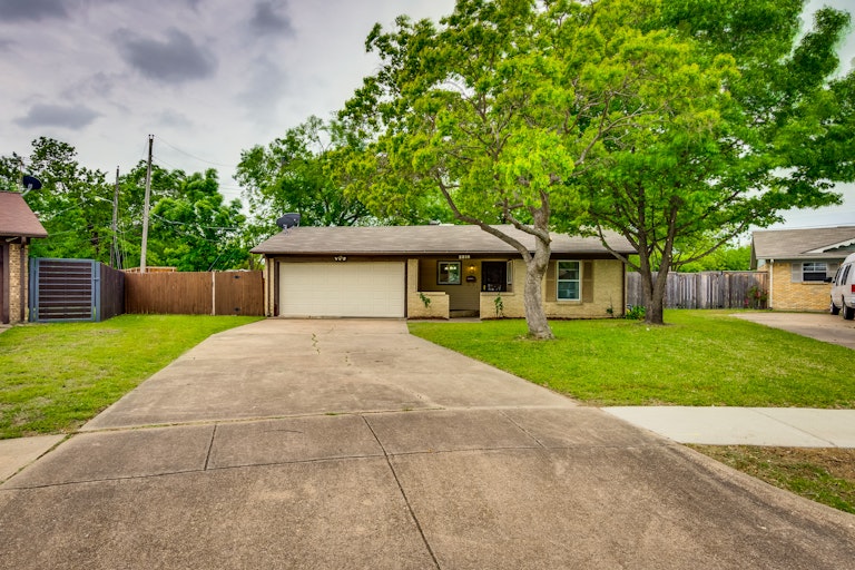 Photo 6 of 23 - 2218 Darrell Ct, Irving, TX 75060