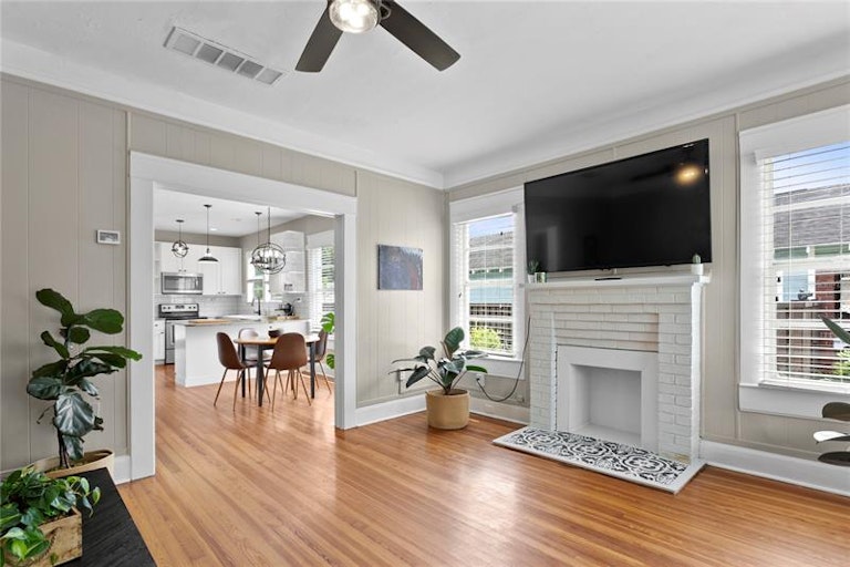 Photo 6 of 30 - 219 W Comanche Ave, Tampa, FL 33604