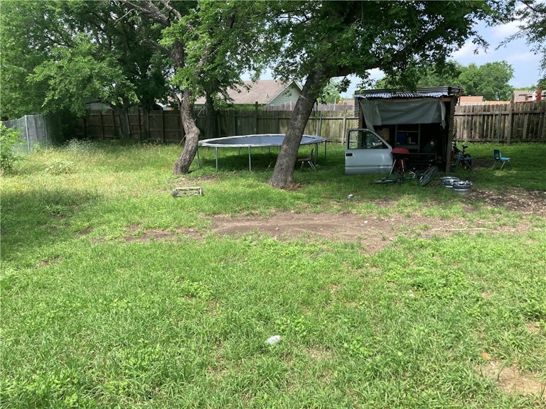 Photo 3 of 14 - 7001 Kildare Cv, Austin, TX 78724