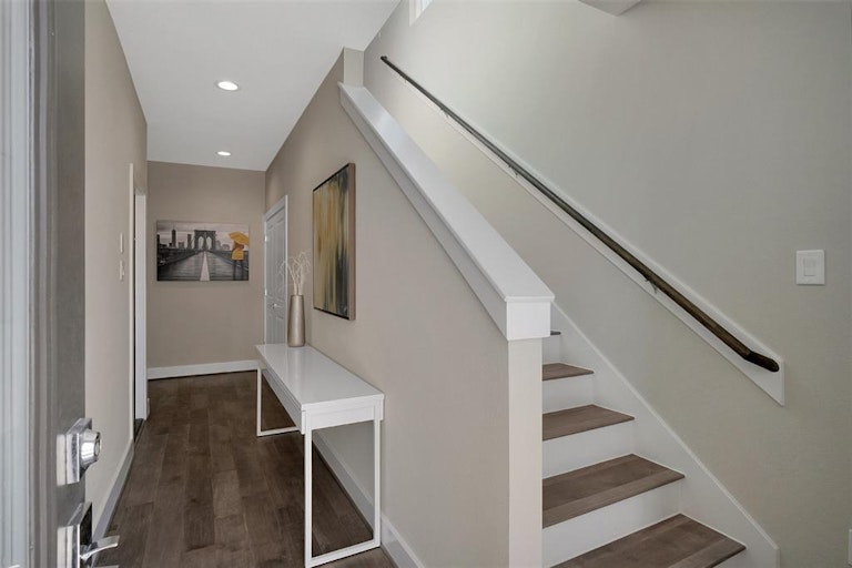 Photo 6 of 28 - 5509 Beall St Unit C, Houston, TX 77091