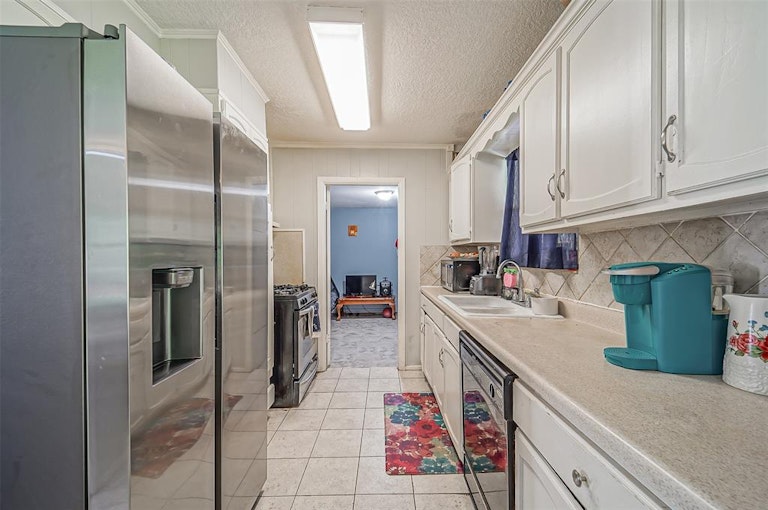 Photo 8 of 20 - 2401 Estate Dr, Deer Park, TX 77536
