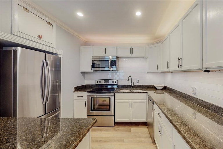 Photo 12 of 28 - 5021 N Hall St, Dallas, TX 75235