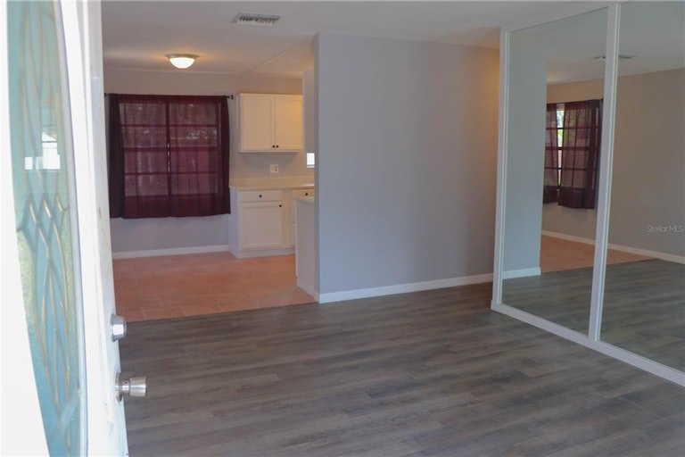 Photo 4 of 26 - 6726 12th St N, Saint Petersburg, FL 33702