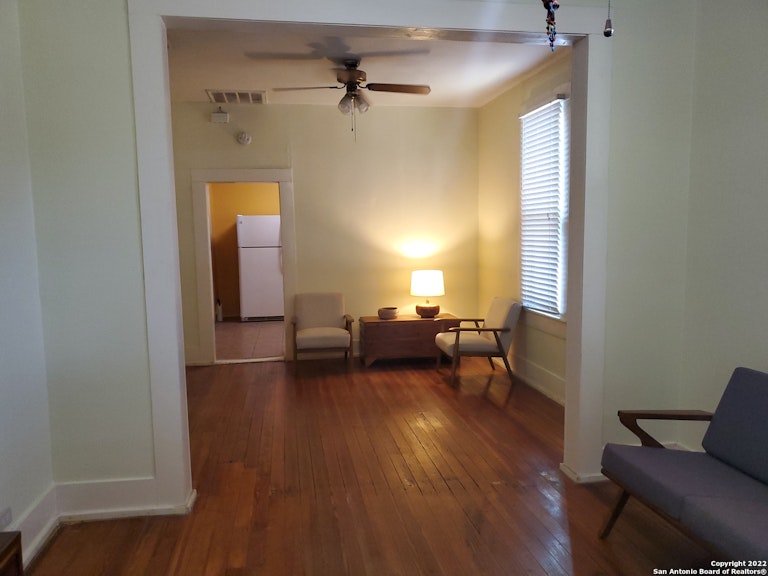 Photo 3 of 15 - 105 Aganier Ave, San Antonio, TX 78212