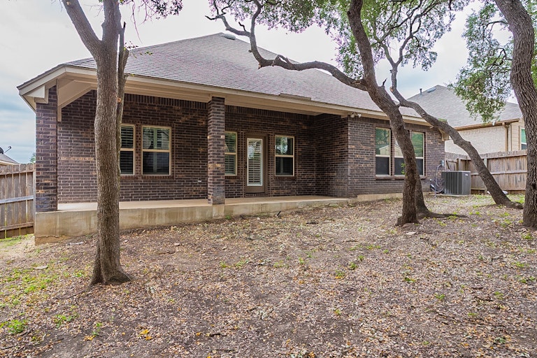 Photo 5 of 24 - 17811 Oxford Mt, Helotes, TX 78023