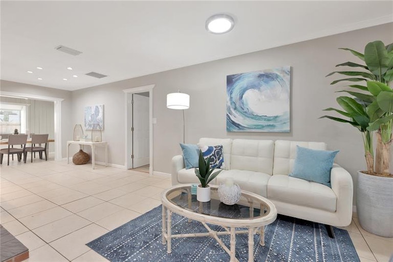 Photo 8 of 52 - 2302 S Arrawana Ave, Tampa, FL 33629