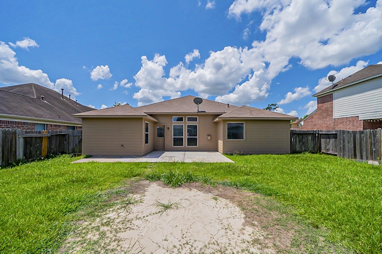 Photo 5 of 29 - 4115 Tree Mist Ct, Humble, TX 77346