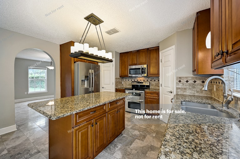 Photo 23 of 35 - 12030 Cobblestone Forest Cir S, Jacksonville, FL 32225