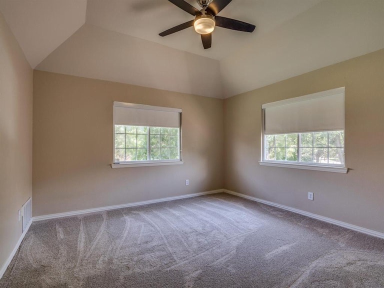Photo 23 of 32 - 2524 Oak Brook Dr, Bedford, TX 76021
