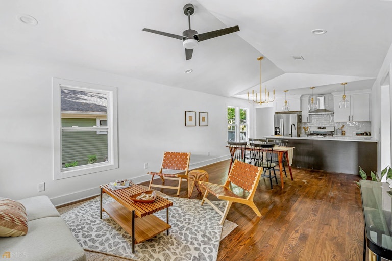 Photo 4 of 28 - 710 S Grand Ave NW, Atlanta, GA 30318