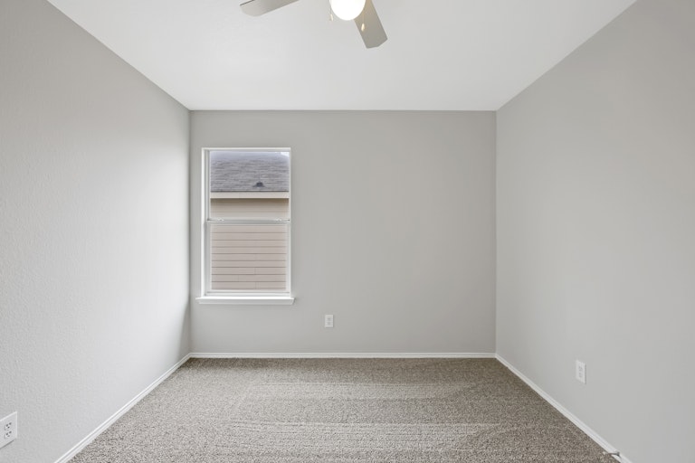 Photo 16 of 25 - 11900 Brown Fox Dr, Fort Worth, TX 76244