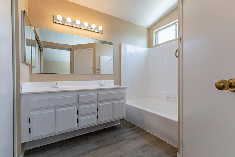 Photo 6 of 24 - 15641 Coventry Ln, Fontana, CA 92337