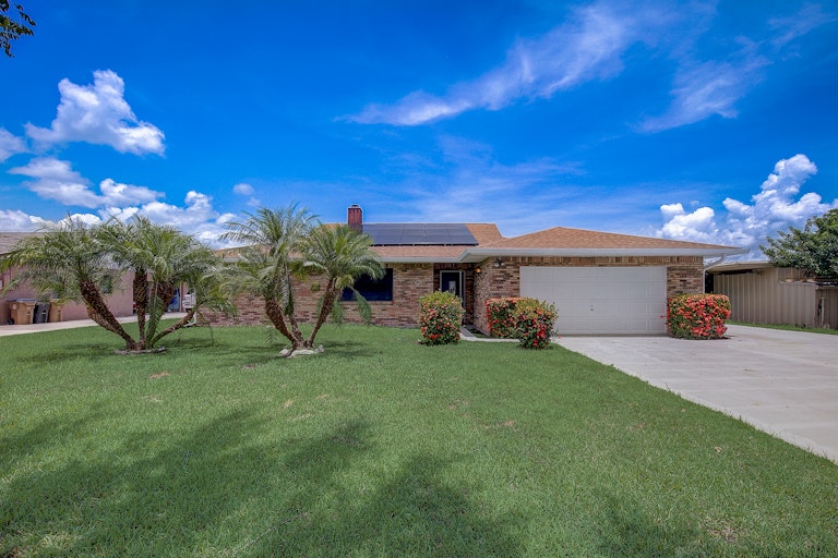 Photo 1 of 32 - 2401 Harris Blvd, Kissimmee, FL 34746