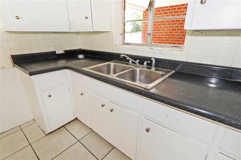 Photo 13 of 35 - 2601 Upton St S, Gulfport, FL 33711