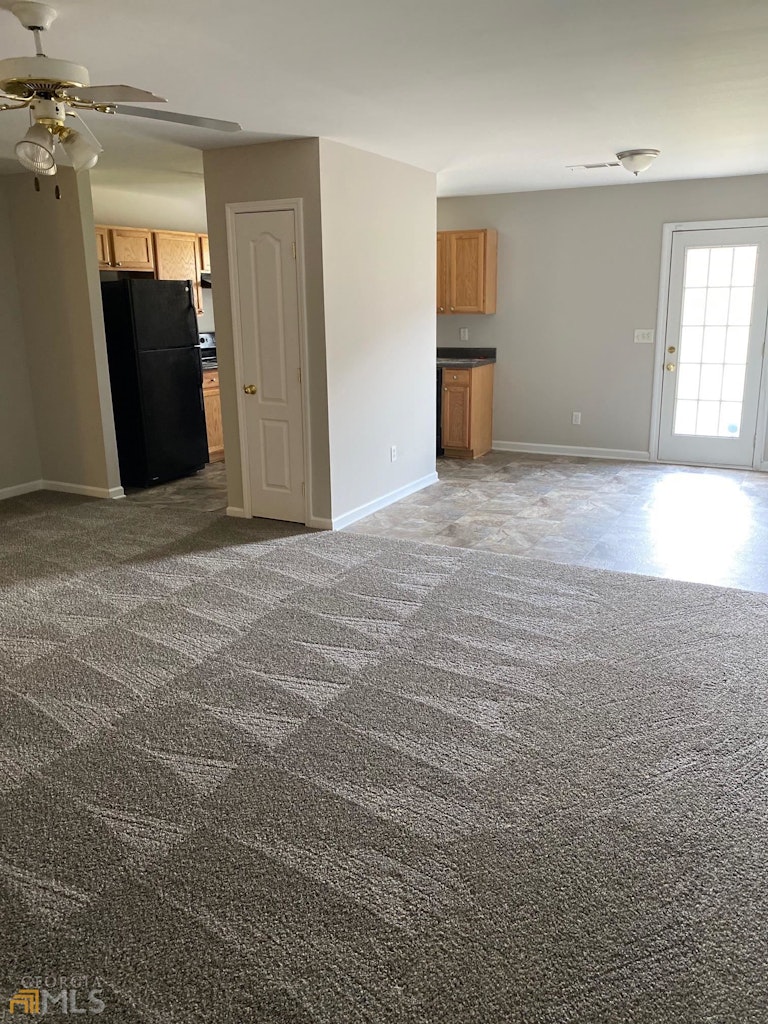 Photo 2 of 13 - 6510 Snowbird Ln, Douglasville, GA 30134