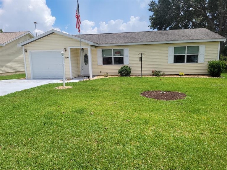 Photo 1 of 11 - 550 Saint Andrews Blvd, Lady Lake, FL 32159