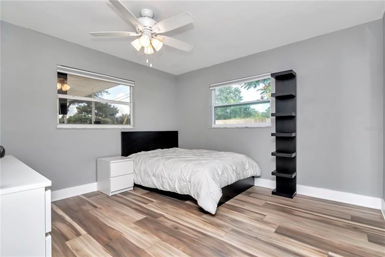 Photo 28 of 42 - 4301 Birch St NE, Saint Petersburg, FL 33703