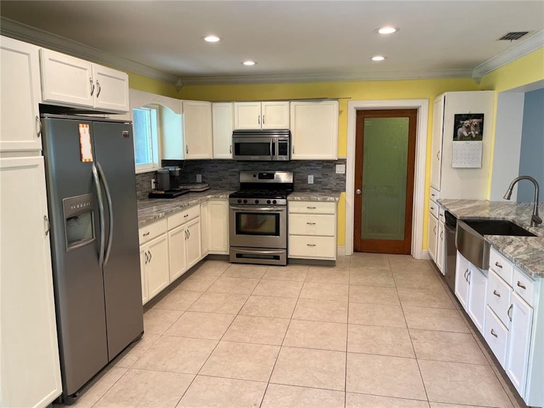 Photo 2 of 15 - 2803 Rutgers Ave, Bradenton, FL 34207