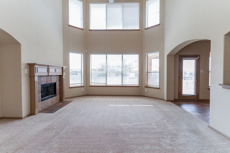 Photo 5 of 36 - 3916 Bamberg Ln, Fort Worth, TX 76244