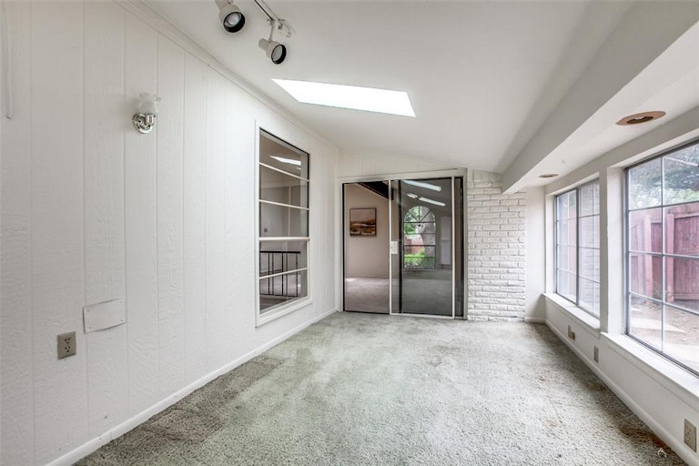 Photo 23 of 25 - 6006 Excalibur Dr, Garland, TX 75044