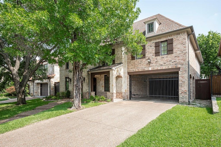 Photo 38 of 40 - 6624 Sondra Dr, Dallas, TX 75214