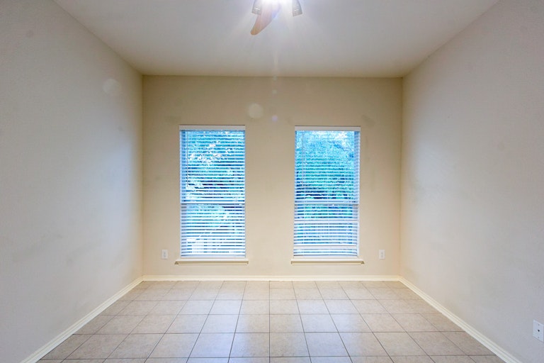 Photo 12 of 22 - 427 Willow Grove Dr, San Antonio, TX 78245