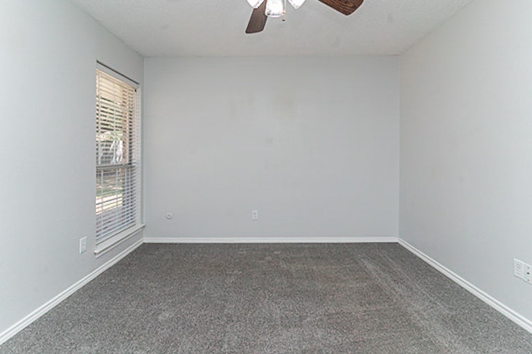 Photo 18 of 25 - 2811 Ashbury Dr, Arlington, TX 76015
