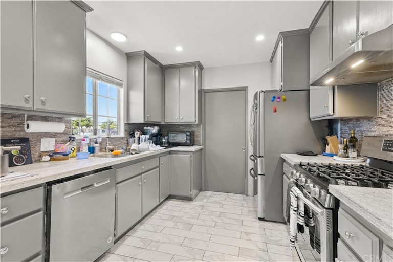 Photo 14 of 36 - 5546 Carfax Ave, Lakewood, CA 90713