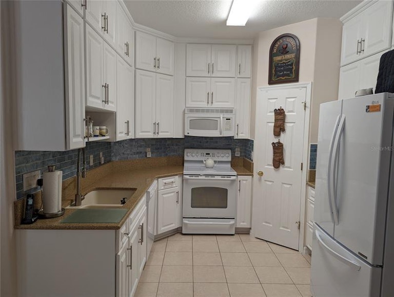 Photo 6 of 12 - 1258 Stoneywood Way, Apopka, FL 32712