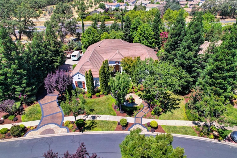 Photo 11 of 70 - 8910 Belford Ct, Roseville, CA 95747