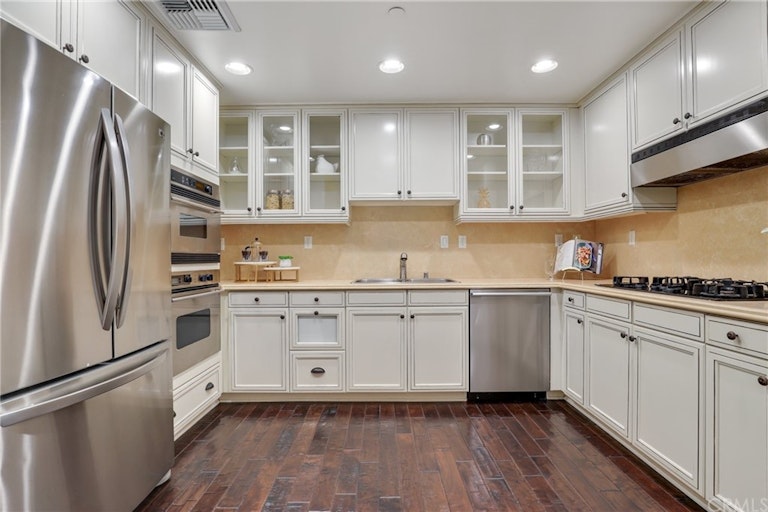 Photo 8 of 46 - 10795 Wilshire Blvd #402, Los Angeles, CA 90024