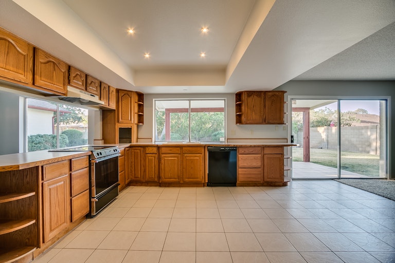 Photo 2 of 39 - 857 W Natal Ave, Mesa, AZ 85210