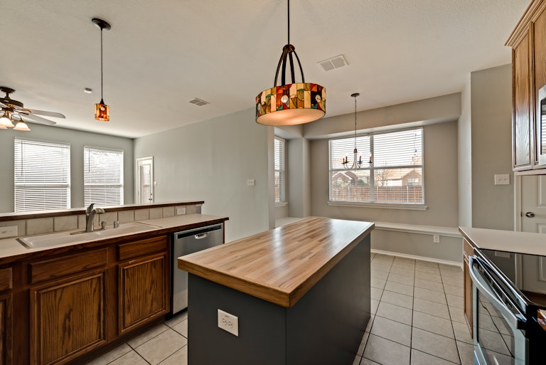 Photo 7 of 28 - 6409 Deer Run Dr, McKinney, TX 75070