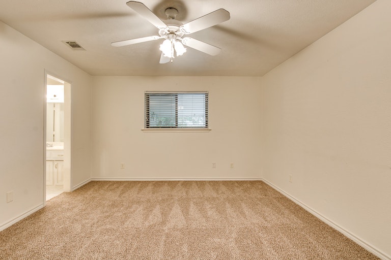 Photo 14 of 28 - 1101 Lopo Rd, Flower Mound, TX 75028