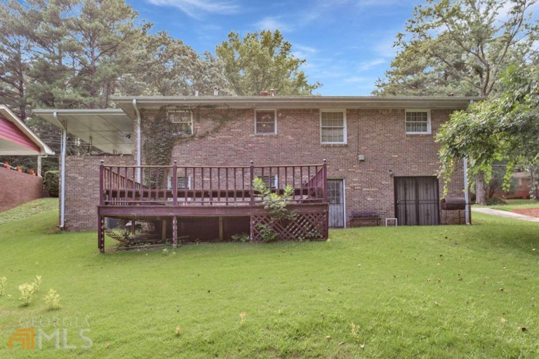 Photo 10 of 11 - 3349 Glenview Cir SW, Atlanta, GA 30331
