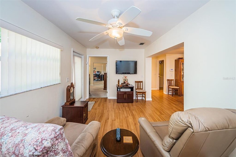 Photo 18 of 31 - 1432 Temple St, Clearwater, FL 33756