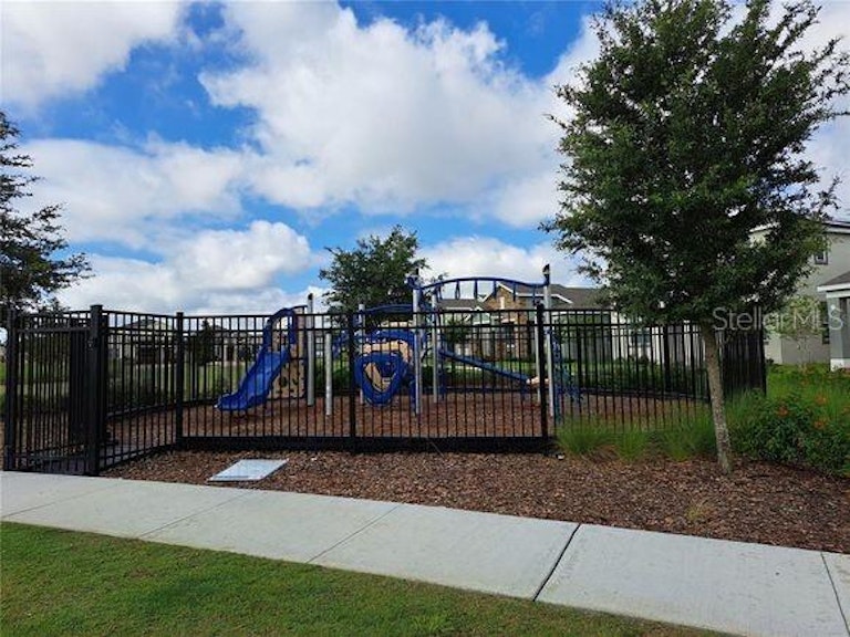 Photo 14 of 16 - 805 Panical Dr, Apopka, FL 32703