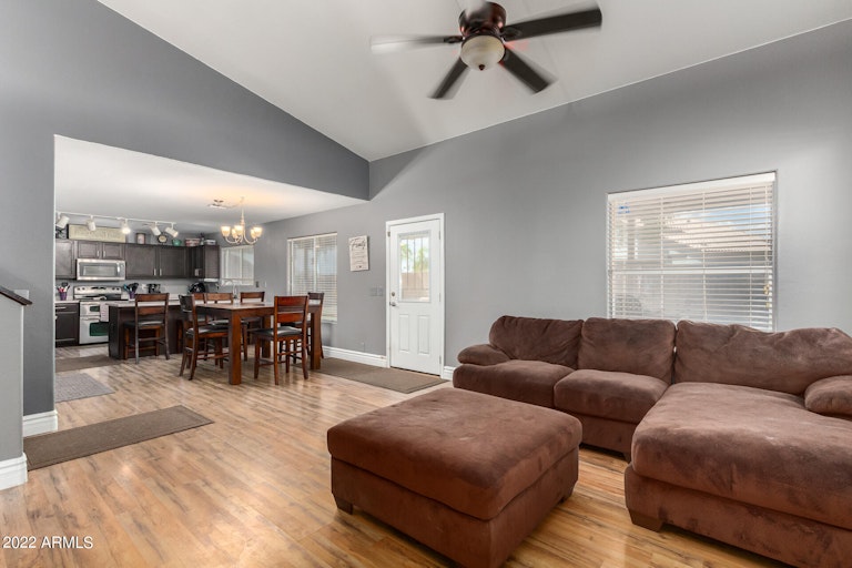 Photo 8 of 42 - 10822 W Quail Ave, Sun City, AZ 85373