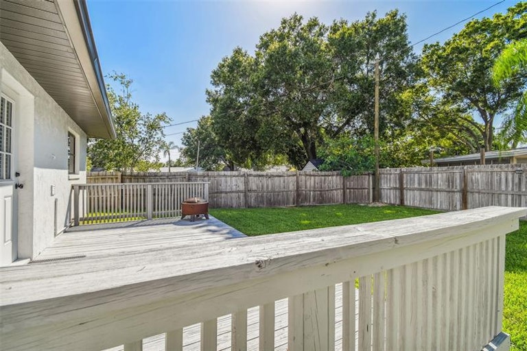 Photo 8 of 42 - 8010 Diagonal Rd N, Saint Petersburg, FL 33702